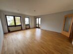 Großzügige 4-Zi.-Wohnung zentrumsnah in Schwabmünchen. 2 Balkone, 2 Kellerräume und 1 TG-Stellplatz! - Wohnzimmer mit Balkonzugang