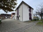 TOP Lage - Ideal für Kapitalanleger! Tolle 2 ZKB Erdgeschosswohnung mit Terrasse, Garten und Garage - Außenansicht/Hauseingang