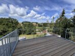 Großzügiges Ein-/Zweifamilienhaus mit einem weiteren Bauplatz und viel Potential in Langenneufnach - Balkon OG