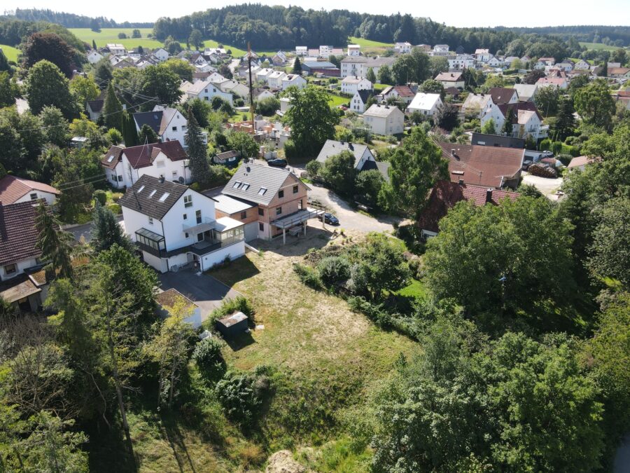 Großzügiges Ein-/Zweifamilienhaus mit einem weiteren Bauplatz und viel Potential in Langenneufnach, 86863 Langenneufnach, Zweifamilienhaus