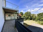 Großzügiges Ein-/Zweifamilienhaus mit einem weiteren Bauplatz und viel Potential in Langenneufnach - Terrasse