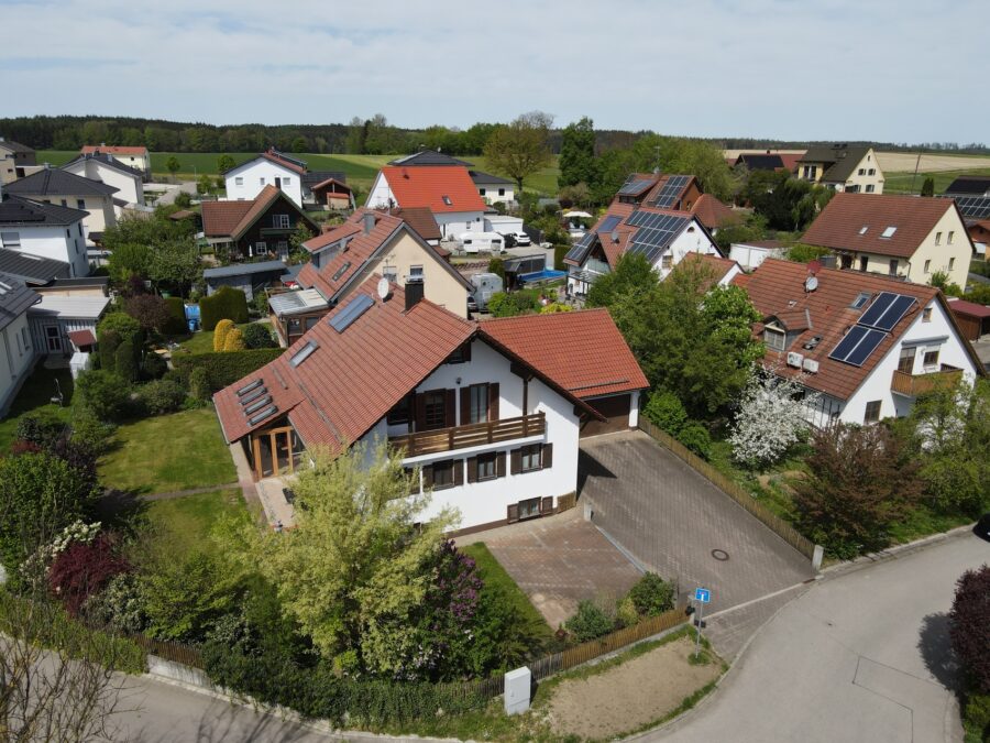 Familienfreundliches Einfamilienhaus mit toller Raumaufteilung. Ruhige Lage in Scherstetten und sofort verfügbar !, 86872 Scherstetten, Einfamilienhaus