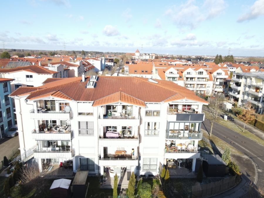 Schicke 3 Zimmer-Wohnung mit großer Terrasse, Aufzug und 2 Stellplätzen!, 86415 Mering, Etagenwohnung