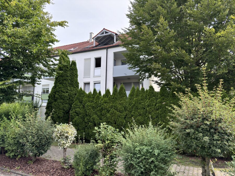 Schicke 3 ZKB mit überdachter Loggia und TG Stellplatz in Augsburg/Inningen – kurzfristig frei !!!, 86199 Augsburg / Inningen, Dachgeschosswohnung