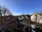 Schicke 3 ZKB mit überdachter Loggia und TG-Stellplatz in Augsburg/Inningen - Aussicht vom überdachten Balkon